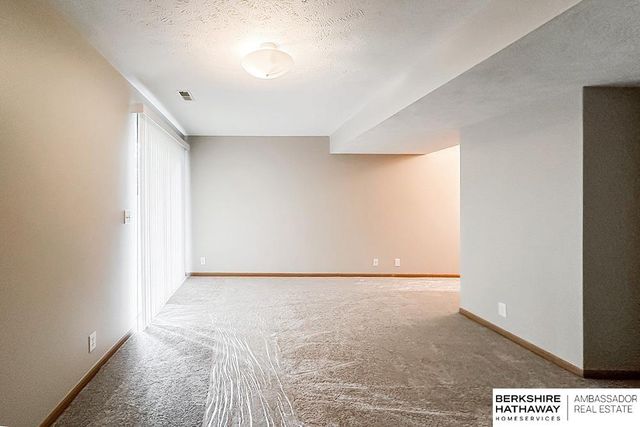 18903 K Street, Omaha, NE 68135