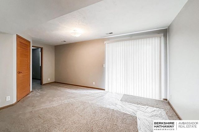 18903 K Street, Omaha, NE 68135