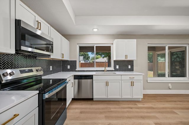 7512 Clover Lane, Watauga, TX 76148