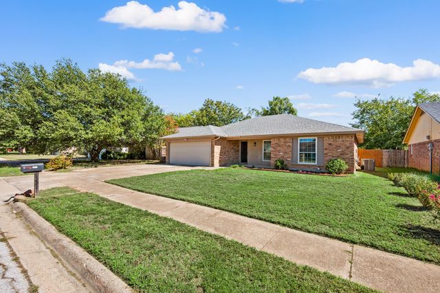7512 Clover Lane, Watauga, TX 76148