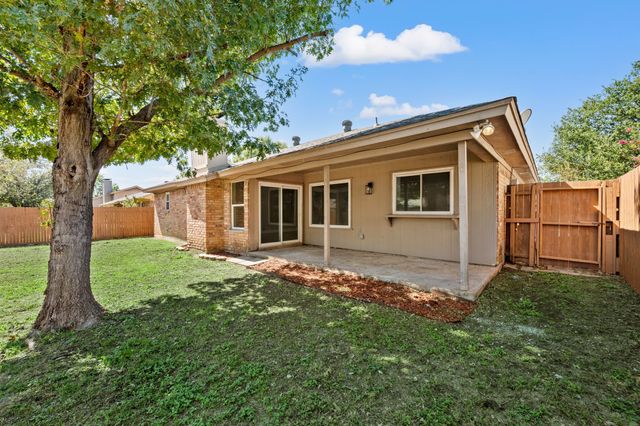 7512 Clover Lane, Watauga, TX 76148