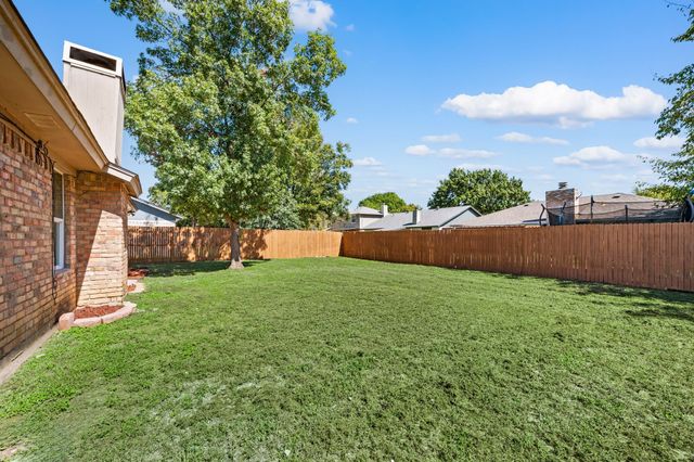 7512 Clover Lane, Watauga, TX 76148