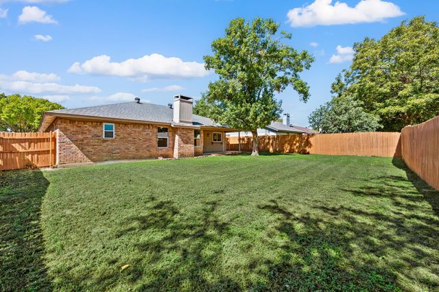 7512 Clover Lane, Watauga, TX 76148