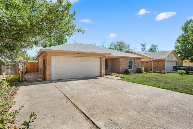 7512 Clover Lane, Watauga, TX 76148