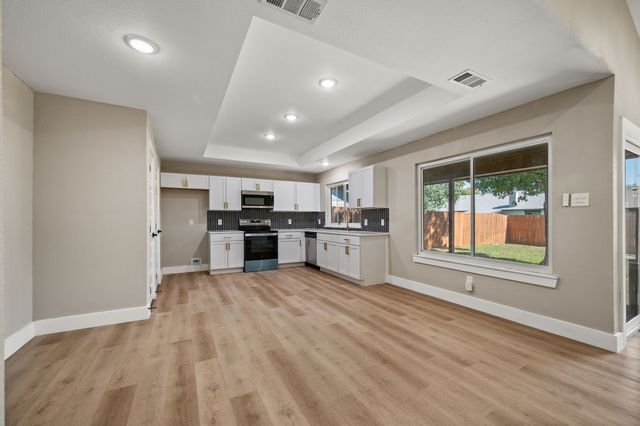 7512 Clover Lane, Watauga, TX 76148