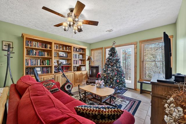 146 Neaptide Drive, Ellijay, GA 30540