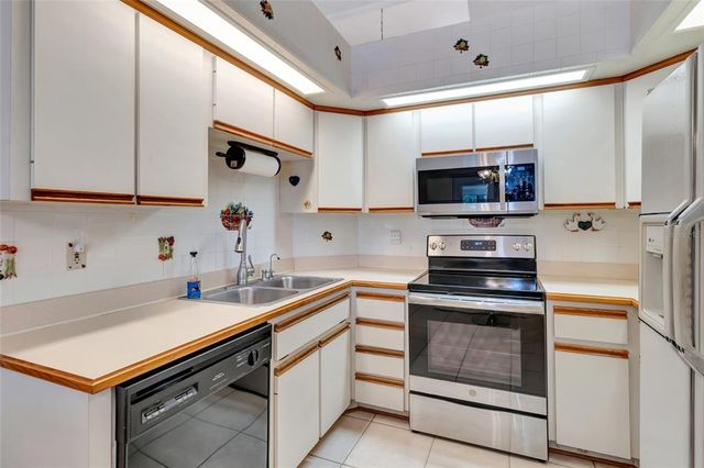 9835 LAKESHORE DRIVE, Clermont, FL 34711