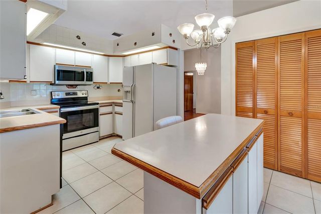 9835 LAKESHORE DRIVE, Clermont, FL 34711