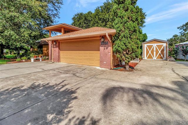 9835 LAKESHORE DRIVE, Clermont, FL 34711