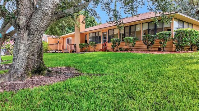 9835 LAKESHORE DRIVE, Clermont, FL 34711