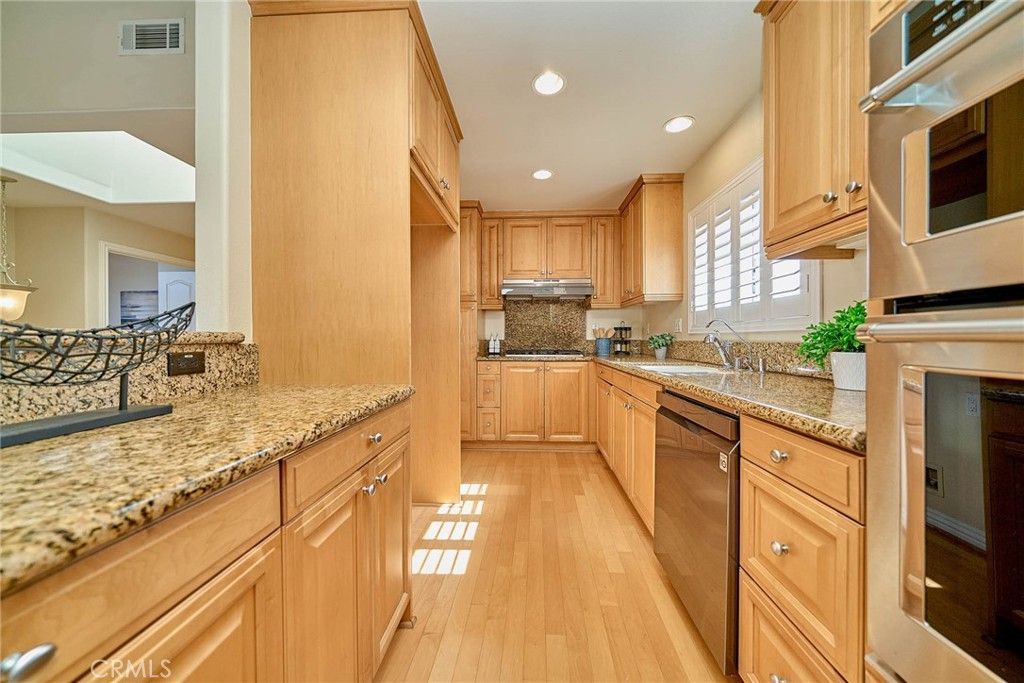 Image 12 of property listing at 2503 Perkins Lane, Redondo Beach, CA 90278