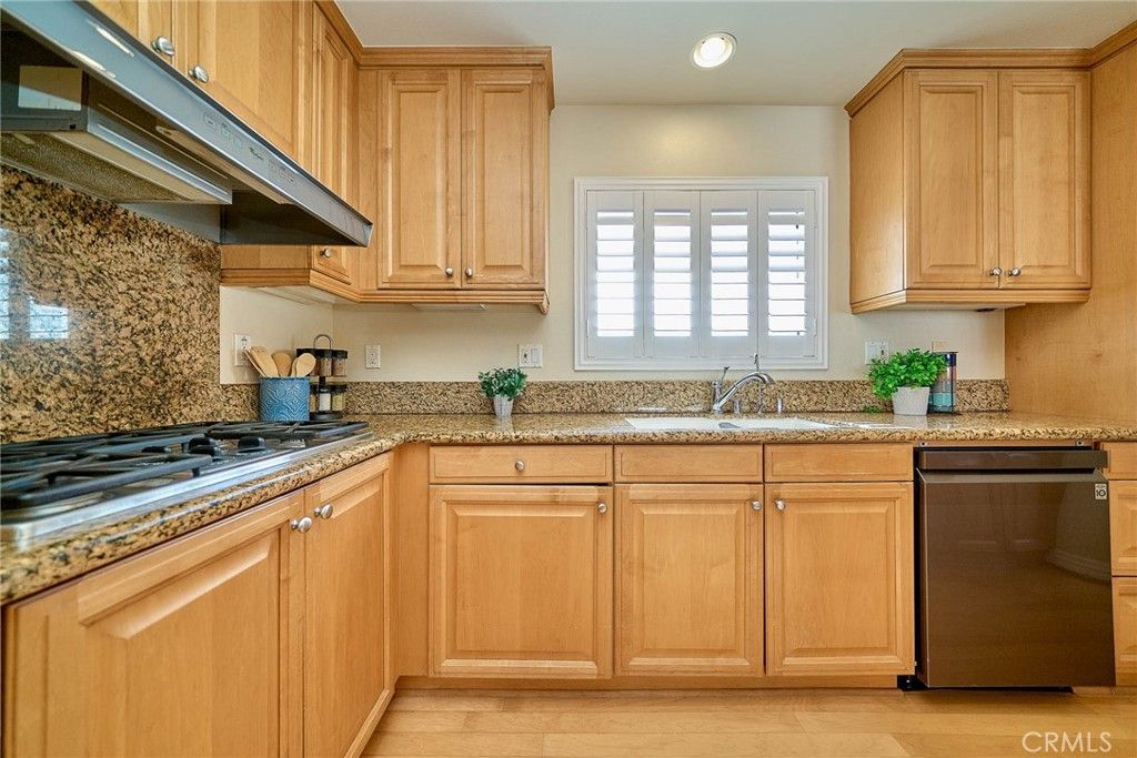 Image 14 of property listing at 2503 Perkins Lane, Redondo Beach, CA 90278