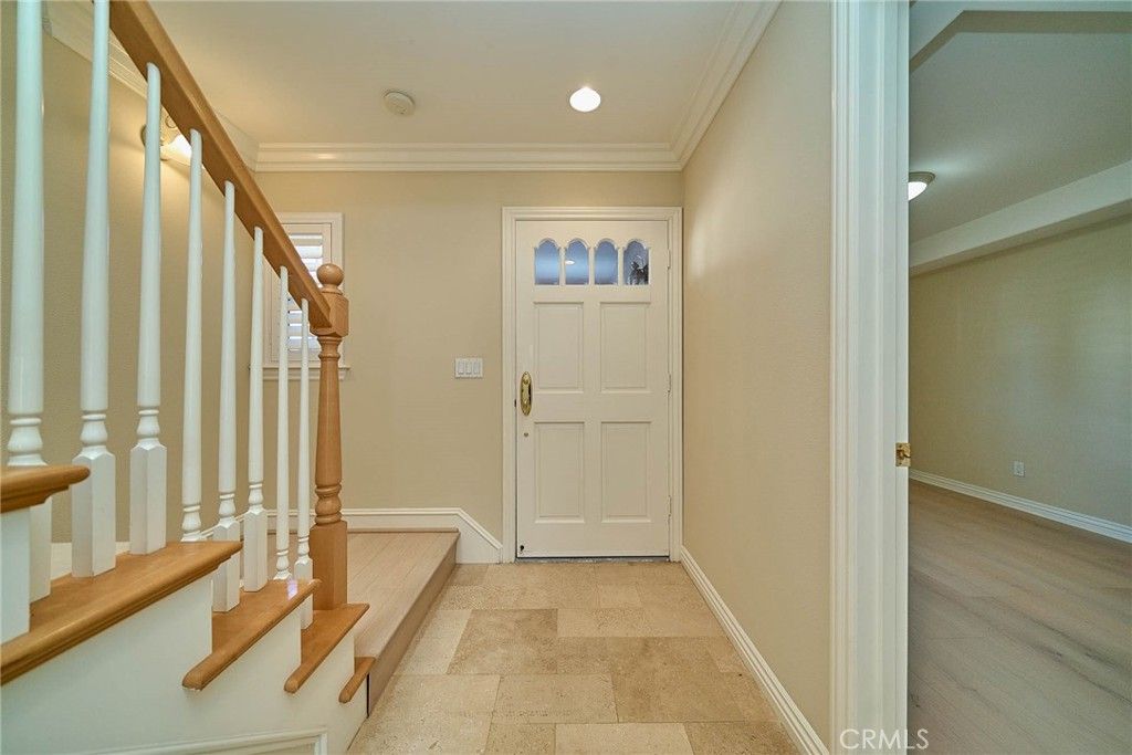 Image 4 of property listing at 2503 Perkins Lane, Redondo Beach, CA 90278