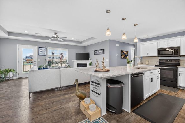 400 E Franklin Street 204, Eldridge, IA 52748