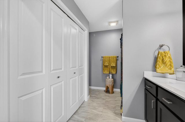400 E Franklin Street 204, Eldridge, IA 52748