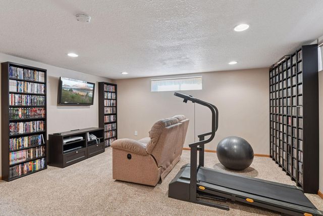 9039 18th Avenue S, Bloomington, MN 55425