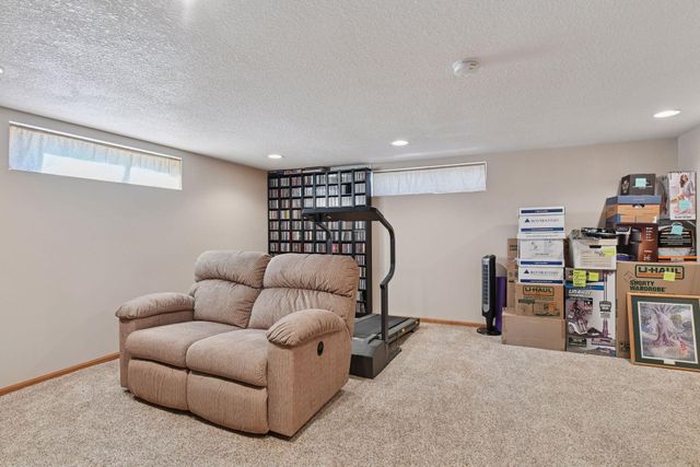 9039 18th Avenue S, Bloomington, MN 55425