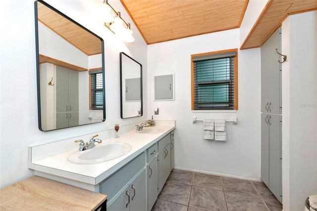 2631 FIESTA DRIVE, Venice, FL 34293