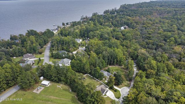 305 Drake Landing, New Bern, NC 28560