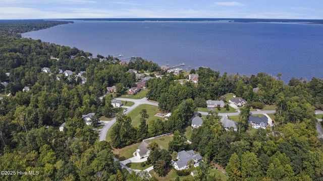 305 Drake Landing, New Bern, NC 28560