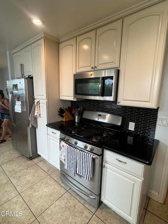 Image 12 of property listing at 6867 Cantaloupe Avenue, Valley Glen, CA 91405