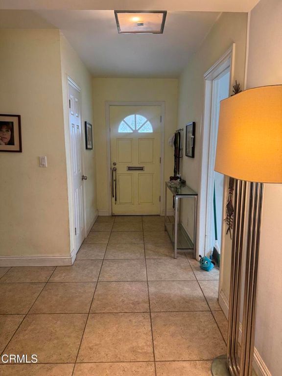 Image 5 of property listing at 6867 Cantaloupe Avenue, Valley Glen, CA 91405