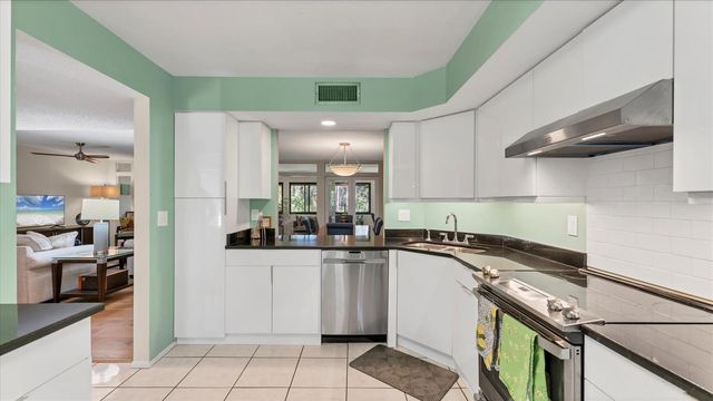 4957 CROSS CREEK ROAD 4957, Sarasota, FL 34231