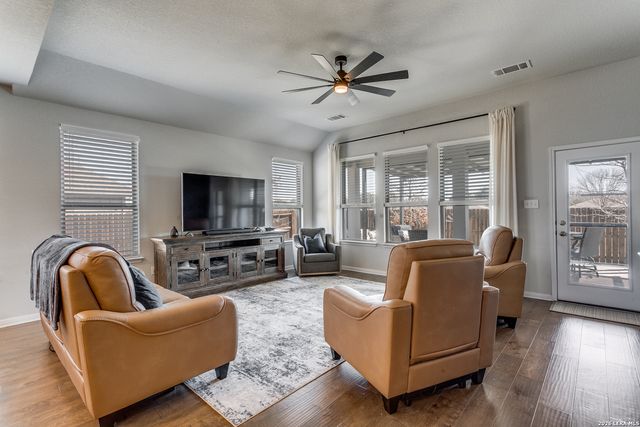 664 Colt, Schertz, TX 78154