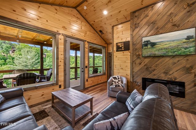 756 Ski View Lane, Sevierville, TN 37876