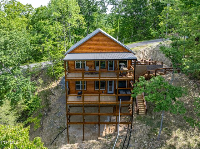 756 Ski View Lane, Sevierville, TN 37876