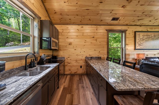 756 Ski View Lane, Sevierville, TN 37876