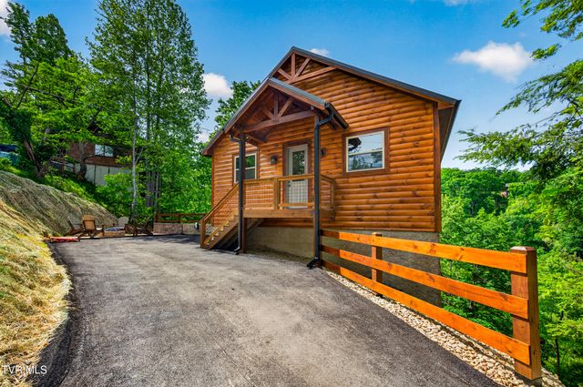 756 Ski View Lane, Sevierville, TN 37876