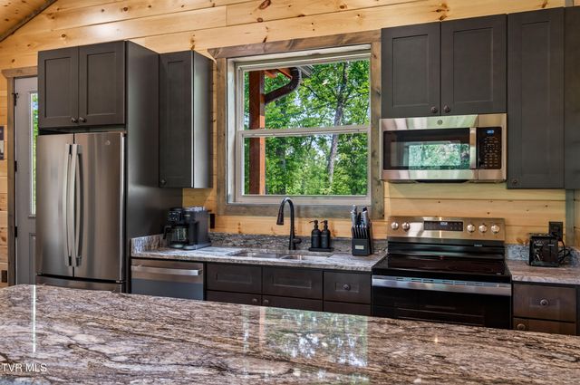 756 Ski View Lane, Sevierville, TN 37876