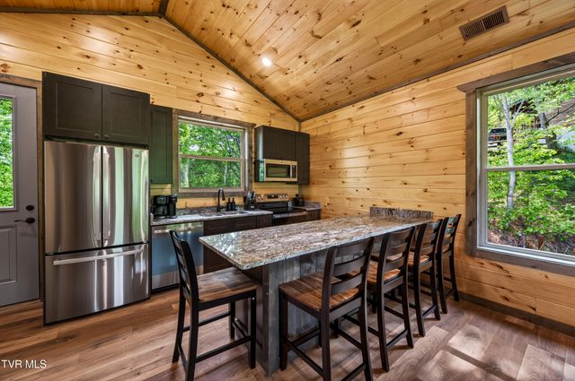756 Ski View Lane, Sevierville, TN 37876