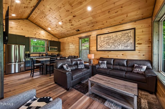 756 Ski View Lane, Sevierville, TN 37876