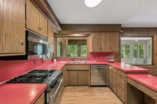 34 N Oaks Road, North Oaks, MN 55127