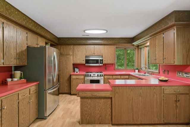 34 N Oaks Road, North Oaks, MN 55127