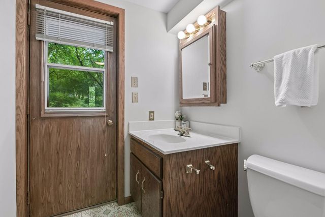 34 N Oaks Road, North Oaks, MN 55127
