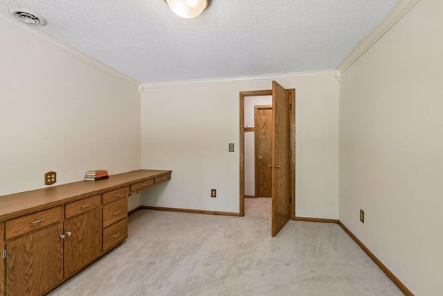 34 N Oaks Road, North Oaks, MN 55127