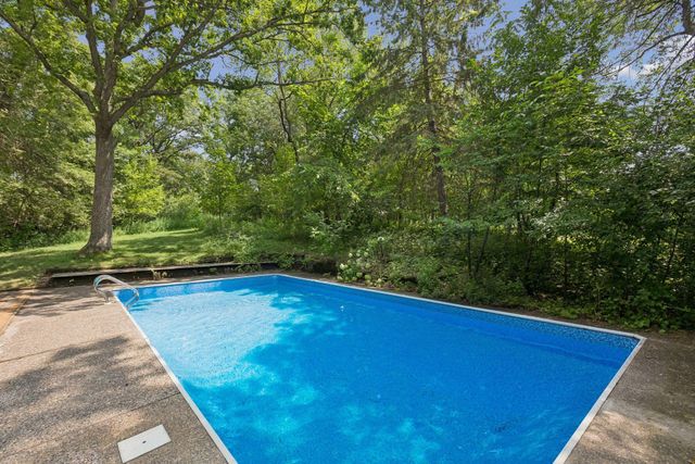 34 N Oaks Road, North Oaks, MN 55127