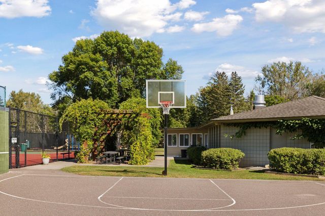 34 N Oaks Road, North Oaks, MN 55127