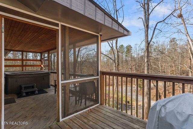 2106 Hickory Manor Rd, Sevierville, TN 37862