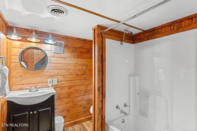 2106 Hickory Manor Rd, Sevierville, TN 37862