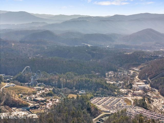 2106 Hickory Manor Rd, Sevierville, TN 37862