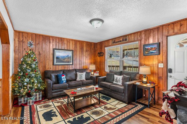 2106 Hickory Manor Rd, Sevierville, TN 37862