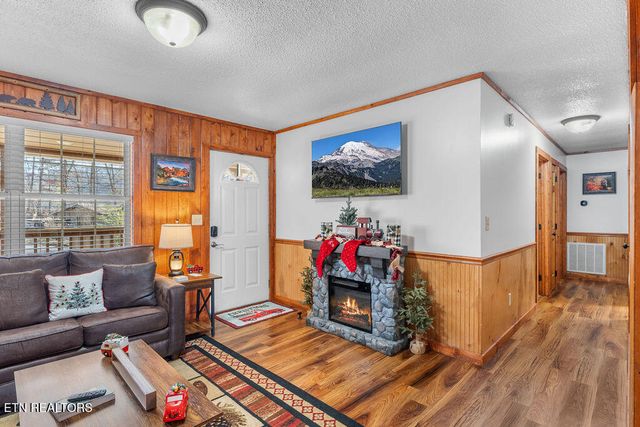 2106 Hickory Manor Rd, Sevierville, TN 37862