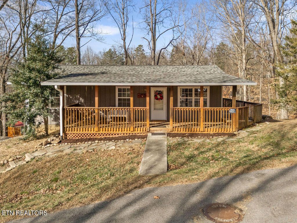 2106 Hickory Manor Rd, Sevierville, TN 37862