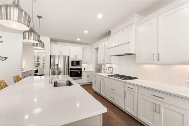 8290 Creekside Overlook Drive, Gainesville, GA 30506