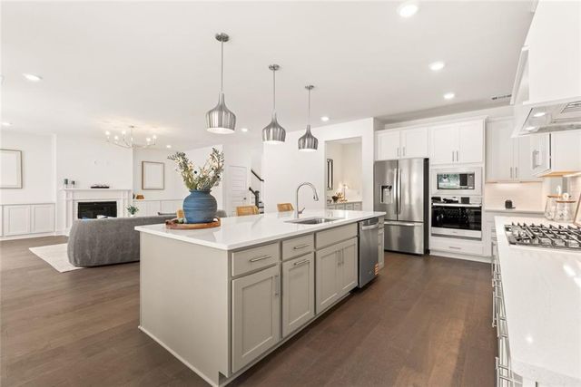 8290 Creekside Overlook Drive, Gainesville, GA 30506