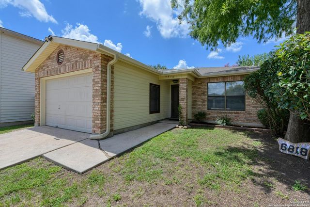 6818 Misty Field, Converse, TX 78109